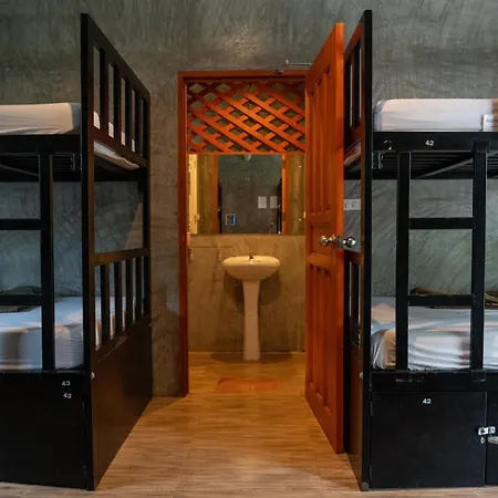 Blanco Hostel Lanta 18 To 35-3