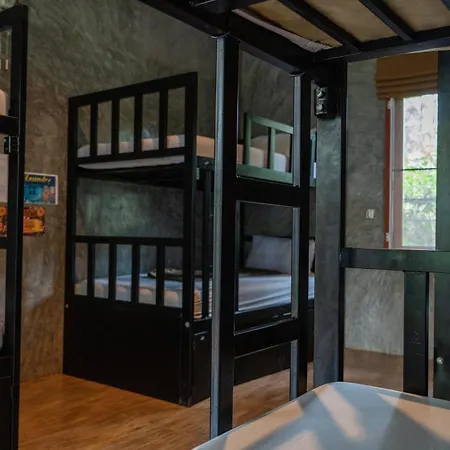 Blanco Hostel Lanta 18 To 35-2